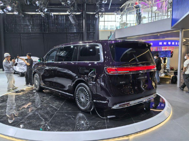 2026北京车展：智界V9正式开放亮相