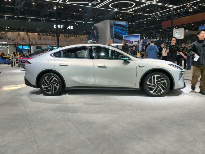 2026北京车展：深蓝L06 Max上市 限时11.89万元起