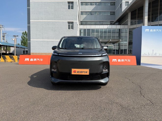 场地体验鑫源向上V6 把实用和体面做在一起了
