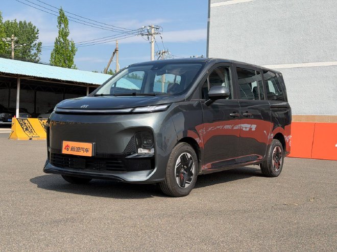 场地体验鑫源向上V6 把实用和体面做在一起了