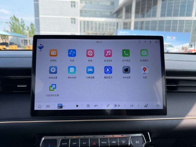 场地体验鑫源向上V6 把实用和体面做在一起了