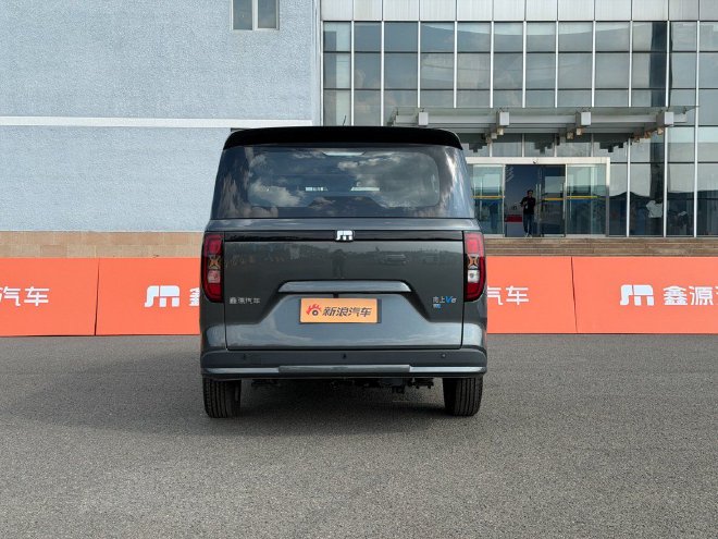 场地体验鑫源向上V6 把实用和体面做在一起了