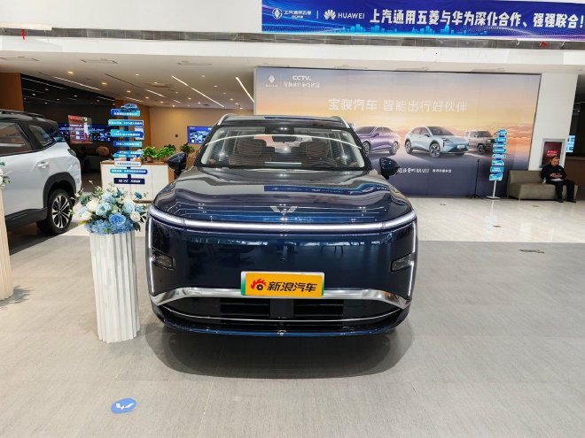 实拍五菱星光L 长续航大六座SUV新选择