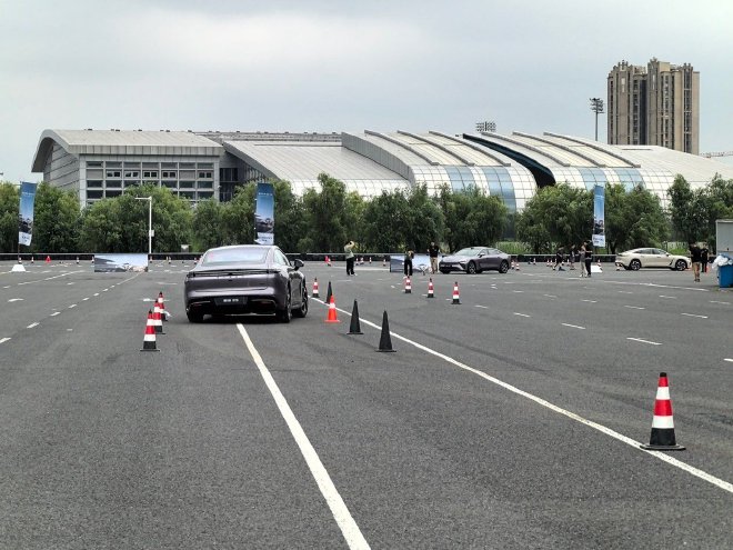 赛级操控家用首选 抢先试驾2027款星途ES