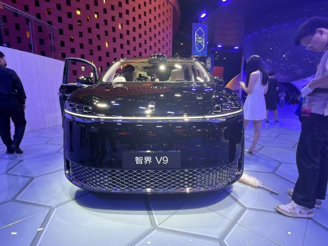 2026成都车展：智界RX新车首秀 V9 R7实力联袂亮相