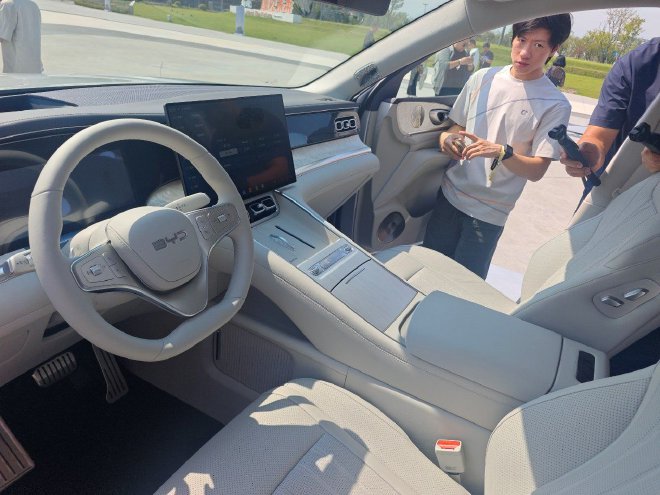 海洋网旗舰SUV 比亚迪海狮08售22.99万起