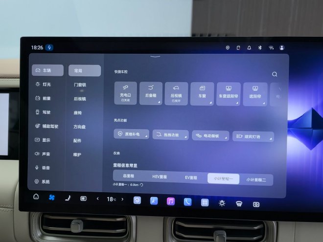 首搭副驾摇篮座椅 静态体验大六座SUV方程豹钛9