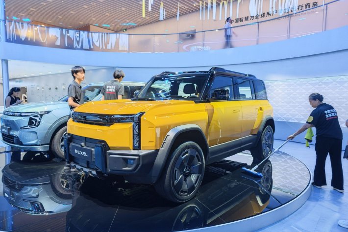 2025成都车展：奇瑞风云X3L预售12.99万起