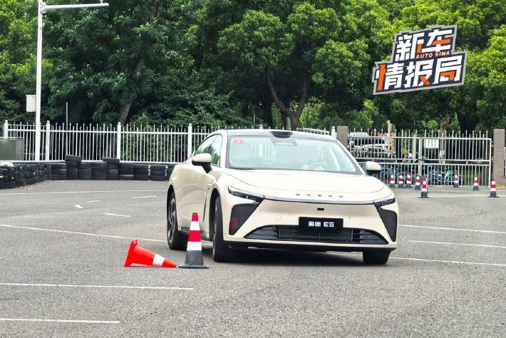 赛级操控家用首选 抢先试驾2027款星途ES