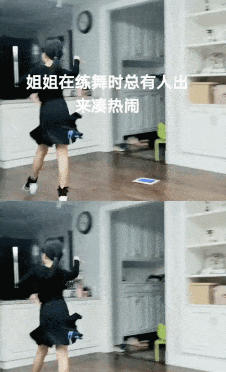 姐姐练舞时总是被妹妹抢镜-搞笑gif动态图片-izike