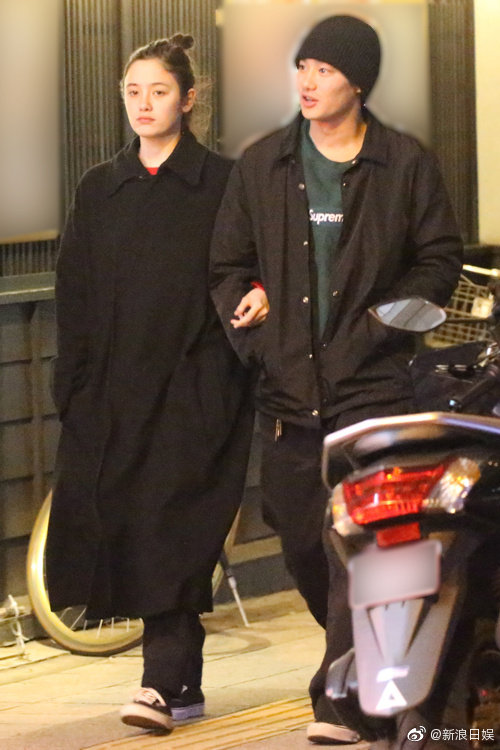 野村周平与琉花手挽手现身