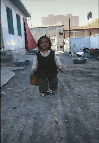 孩子你家是开煤矿的吧-搞笑gif动态图片-izike