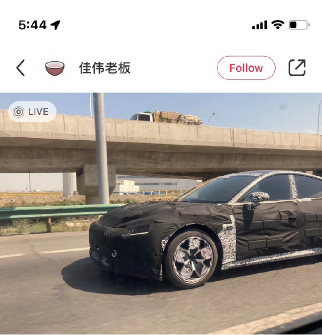 博主称拍到小米汽车实车新疆路试谍照 雷军卢伟冰“同时同地”出现