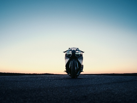 宝马以全速冲刺为核心的设计愿景表达  BMW Motorrad 发布 Vision K18 概念摩托车