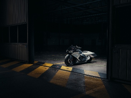 宝马以全速冲刺为核心的设计愿景表达  BMW Motorrad 发布 Vision K18 概念摩托车