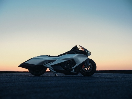 宝马以全速冲刺为核心的设计愿景表达  BMW Motorrad 发布 Vision K18 概念摩托车