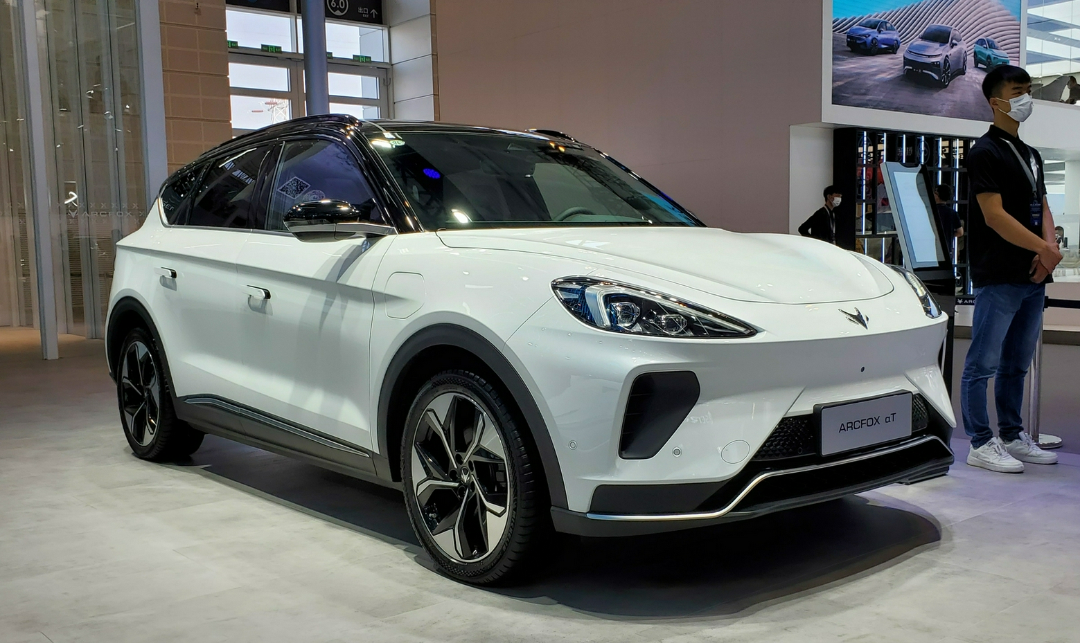 2021天津车展：极狐电池安全解密 携旗下三款车型亮相