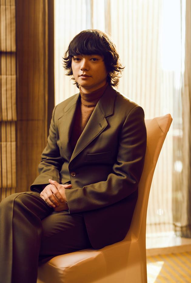 我们跟染谷聊了聊他在《妖猫传》里的"蜜汁微笑"