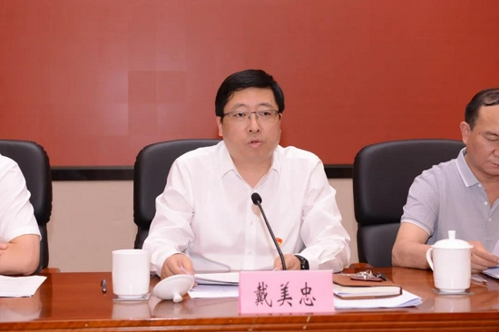 会上,无锡市卫生健康委党委书记,主任戴美忠作2021年全市卫生健康半