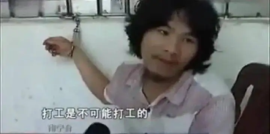 囧哥:嚣张！一男子为寻刺激潜入女子家中现炒菜偷喝茅台休闲区蓝鸢梦想 - Www.slyday.coM