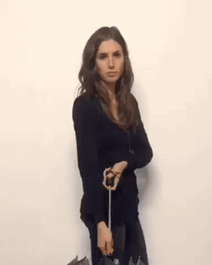 囧哥:嚣张！一男子为寻刺激潜入女子家中现炒菜偷喝茅台休闲区蓝鸢梦想 - Www.slyday.coM