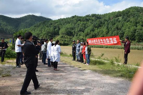 建水县利民乡组织开展防汛应急抢险演练