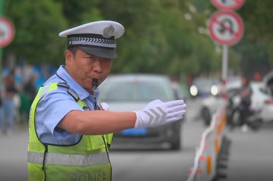 云南保山交警陈应伟获“云南十大最美基层民警”称号
