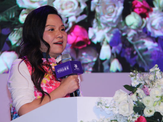 何巧女:解决生态问题不仅靠商业还需靠教育