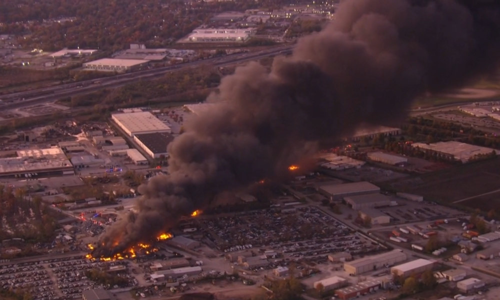 联合包裹货运飞机在路易斯维尔机场附近坠毁 多栋建筑受损 有人员受伤报告