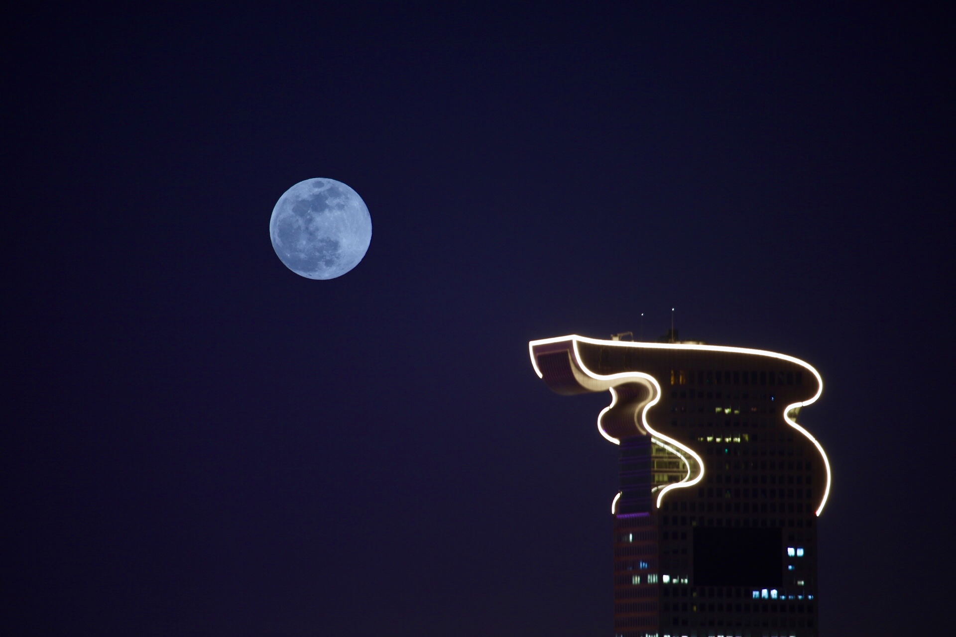 猪年元宵节巧遇超级月亮超级元宵月上演