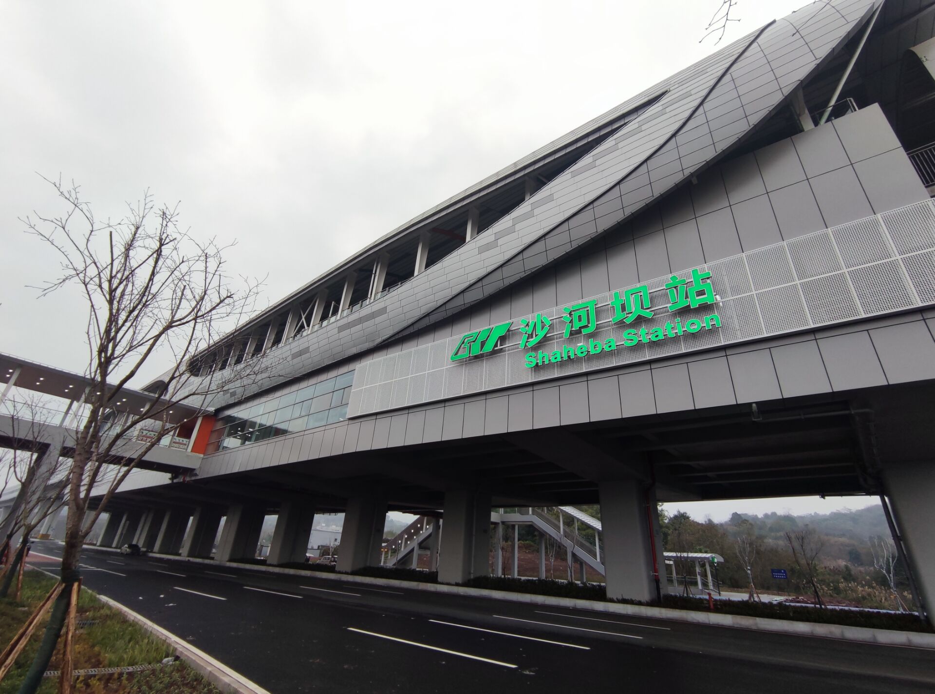 点赞2020-12-31 16:31:32六号线国博支线二期终点站沙河坝站内景.