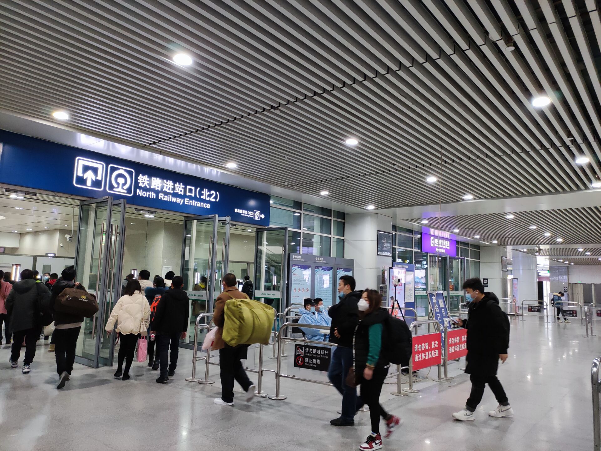 重庆北站候车大厅图片