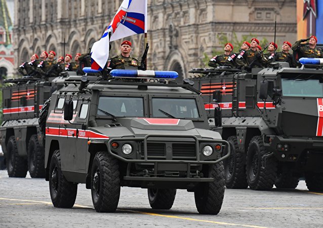 正直播俄罗斯胜利日阅兵仪仗女兵新检阅车首亮相