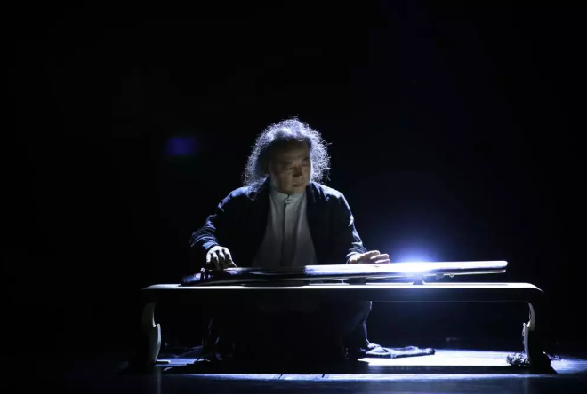 1985年起师从父亲林友仁学习古琴.