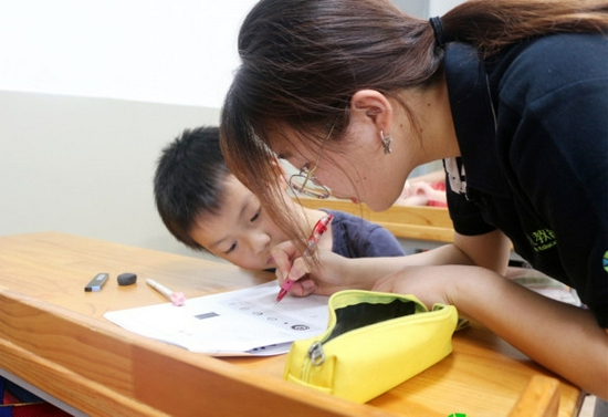 缓解暑期看护难问题 上海市小学生爱心暑托班开班