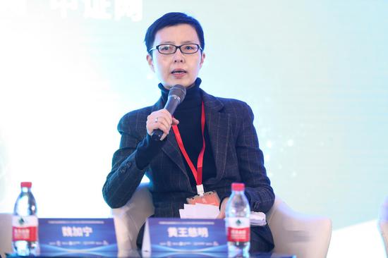 黄王慈明 香港投资基金公会行政总裁