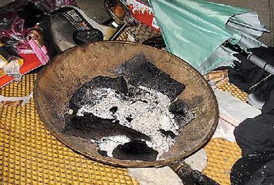 杭州1姑娘凌晨四点烧炭自杀 邻居称:据说还怀着孕