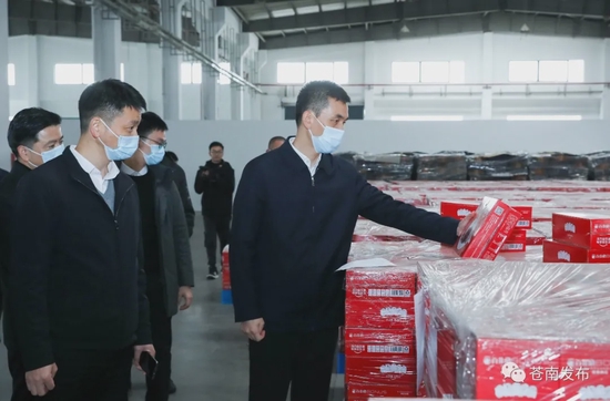 县委书记张本锋走访灵溪镇部分企业