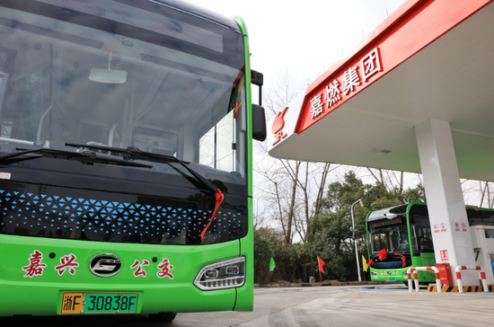 嘉兴首批氢能源城市公交车来了→_新浪浙江_新浪网