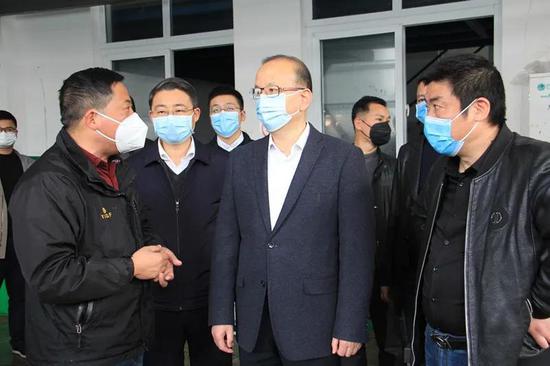 2月28日天台县委书记管文新督查企业产能恢复情况
