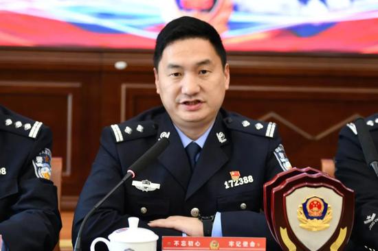 局党委副书记,政委邵波主持仪式