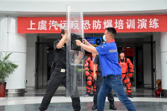 上虞区公安分局巡特警大队开展反恐防暴培训演练
