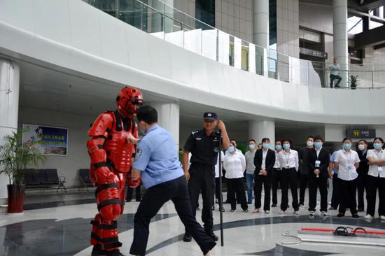 上虞区公安分局巡特警大队开展反恐防暴培训演练