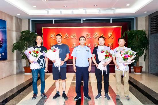 6月7日,台州市公安局党委委员,副局长王从志亲自带队,赶赴1400公里外