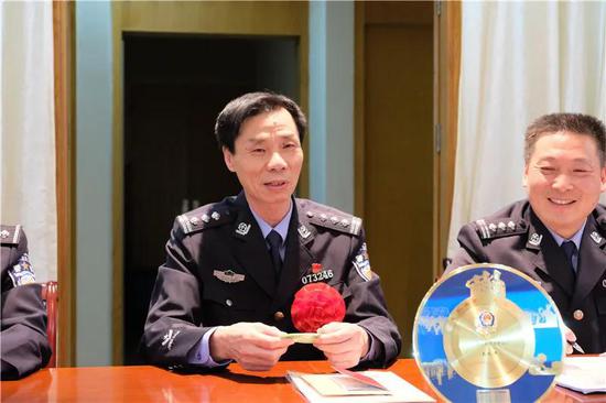 忠诚履职续写光荣向退休三门县公安民警王式开致敬