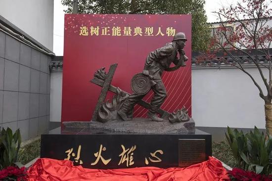 李继文烈士铜像