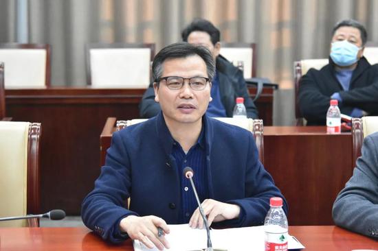 市教育局召开"两代表一委员"座谈会