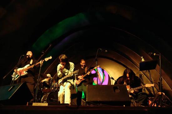台州 正文  米茄子乐队,流行摇滚乐队,成立于2014年, 作品风格以流行