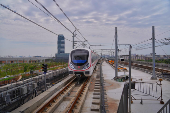 起于杭州市萧山区姑娘桥站,与杭州地铁5号线叠岛换乘,终于绍兴市柯桥