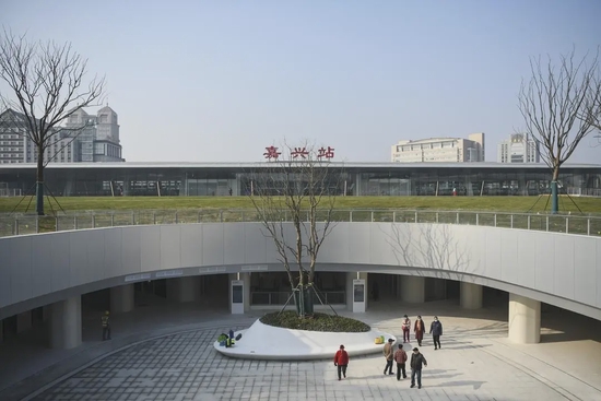 嘉兴火车站南广场芳容初露新年打卡空中森林